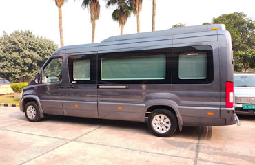 Force Urbania 17 Seater