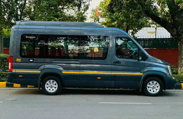 Force Urbania 9 Seater